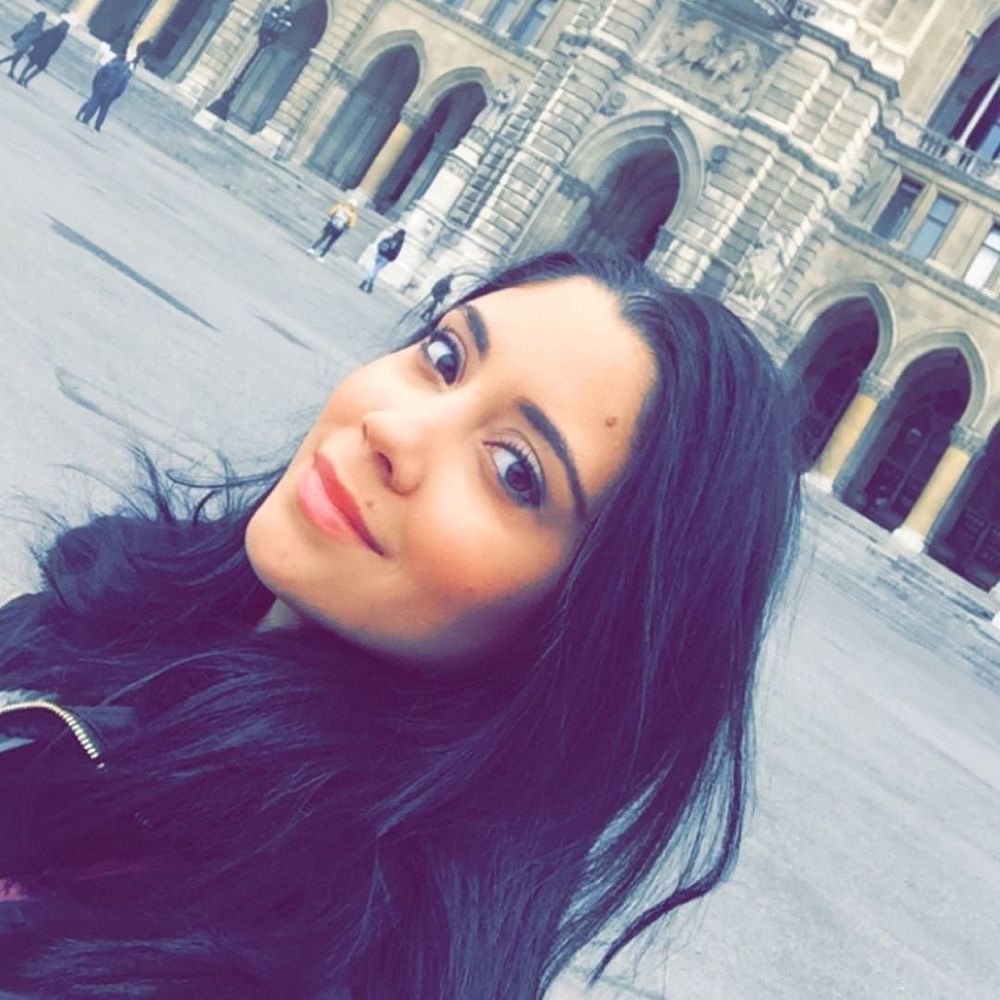 Meet your Posher, Gaby.